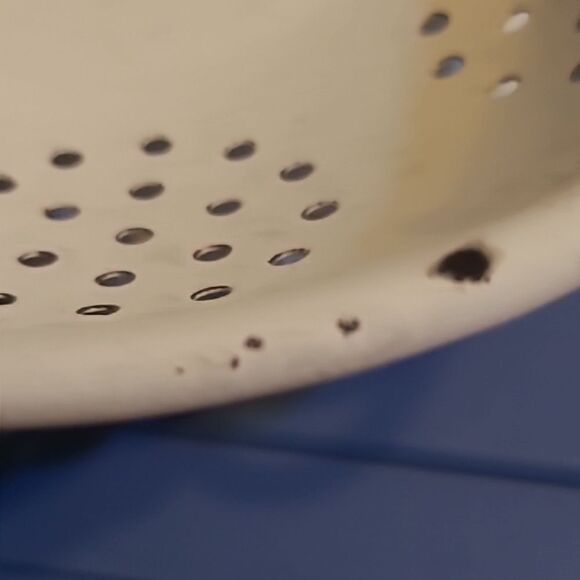 Kamenstein Floral Enanamel Colander with Gold Handles - Picture 6 of 16